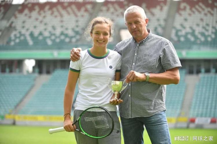 两支球队各 两支球队各